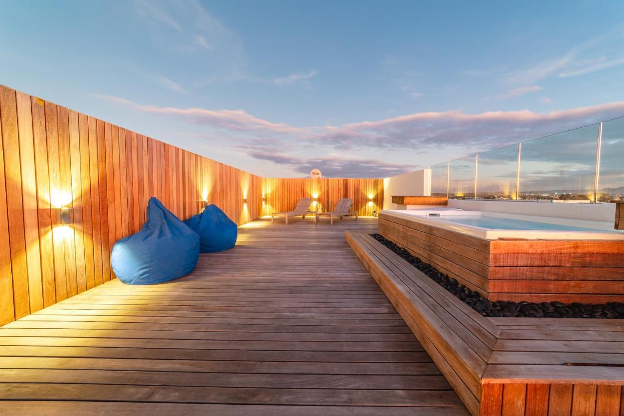 Penthouse 13 - One Bay Residence With Private Rooftop Terrace And Dip In Pool Pereybere Beach Екстер'єр фото