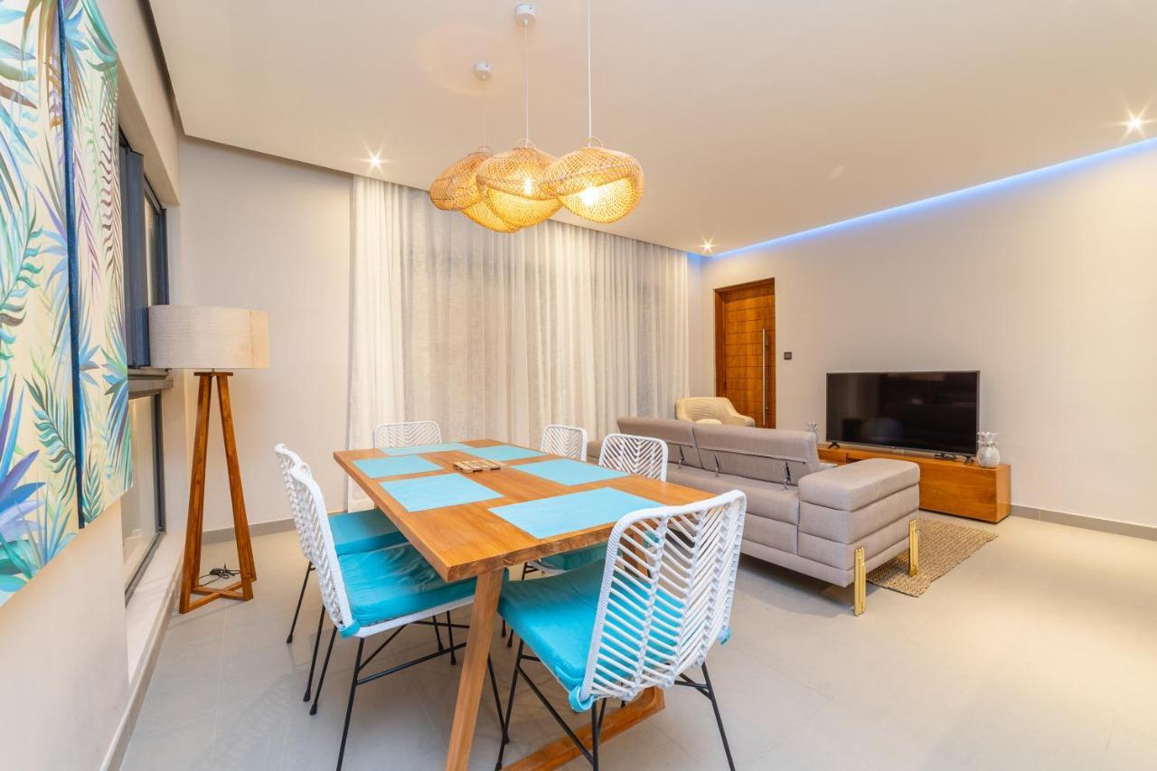Penthouse 13 - One Bay Residence With Private Rooftop Terrace And Dip In Pool Pereybere Beach Екстер'єр фото