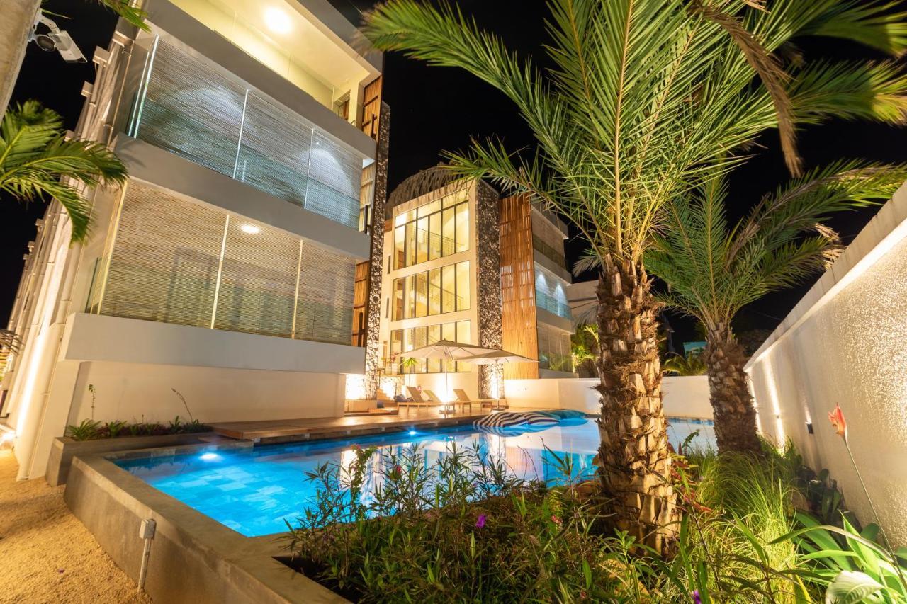 Penthouse 13 - One Bay Residence With Private Rooftop Terrace And Dip In Pool Pereybere Beach Екстер'єр фото